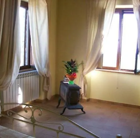 Il Vecchio Casale * 罗卡伊恩佩里亚莱