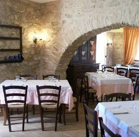 Lantgård Il Vecchio Casale Rocca Imperiale